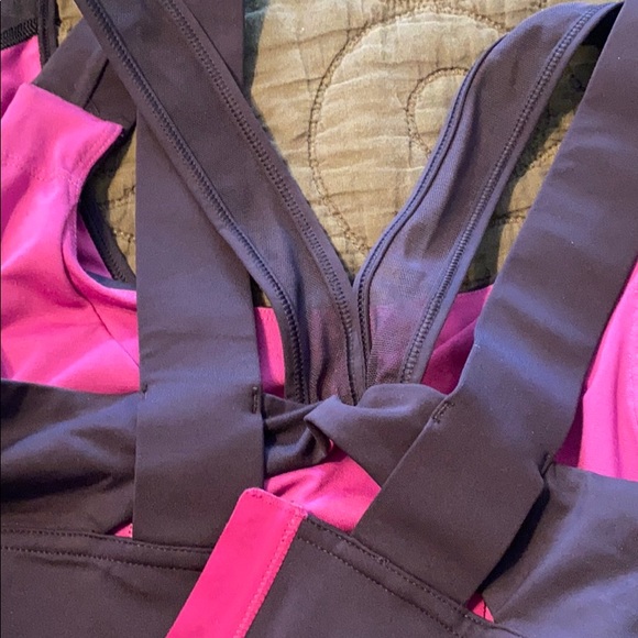 Lululemon top with sports bra - Picture 6 of 6